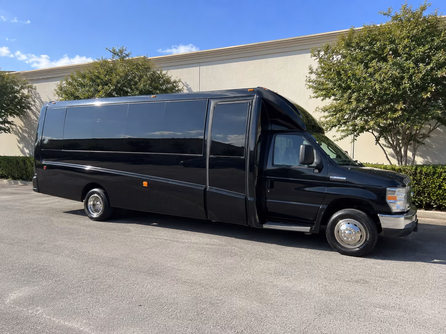 18 Passenger Party Bus Exterior
