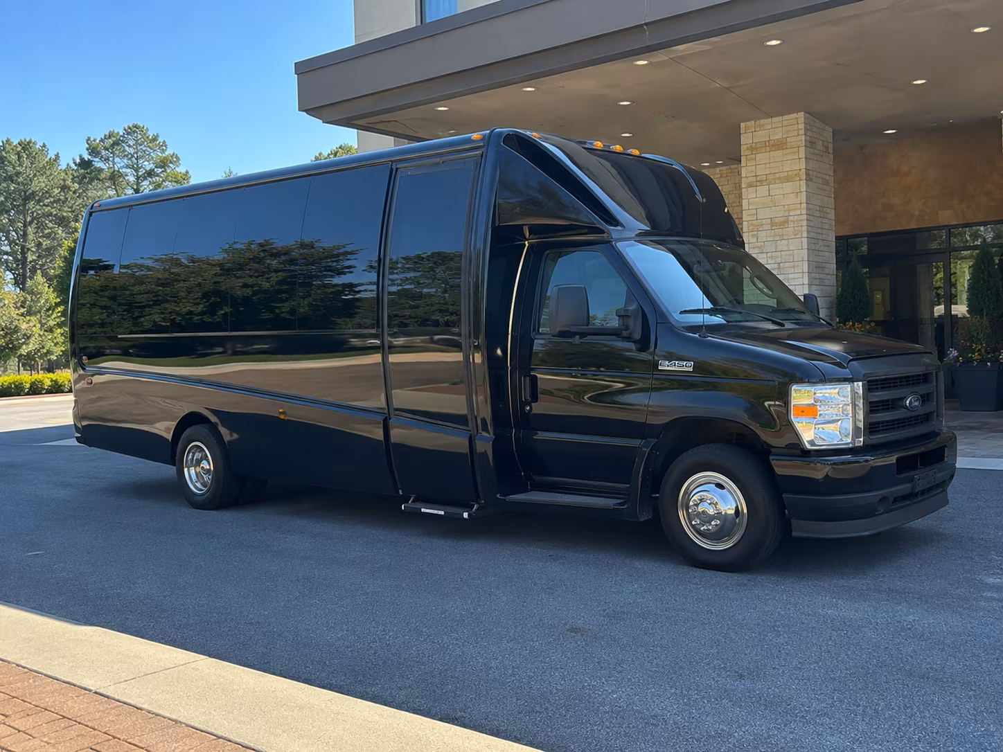 Nashville Airport Shuttle & Transportation party bus exterior
