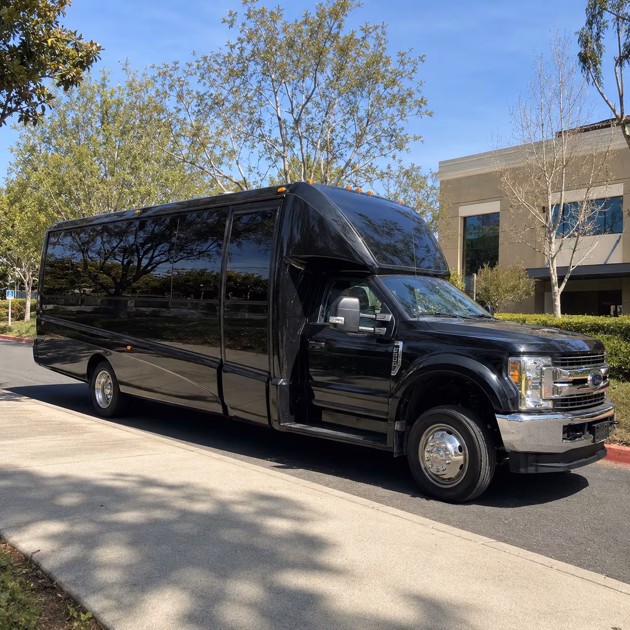 Nashville Birthday, Sweet 16, & Quinceañera Transportation party bus exterior