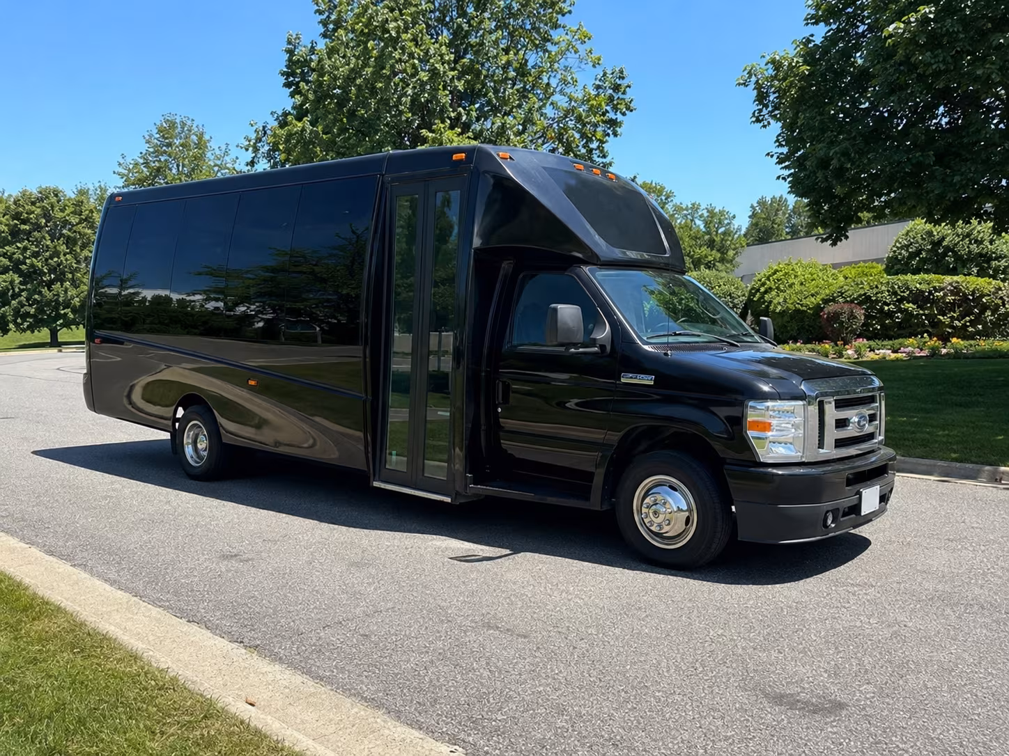 Nashville Birthday, Sweet 16, & Quinceañera Transportation party bus exterior